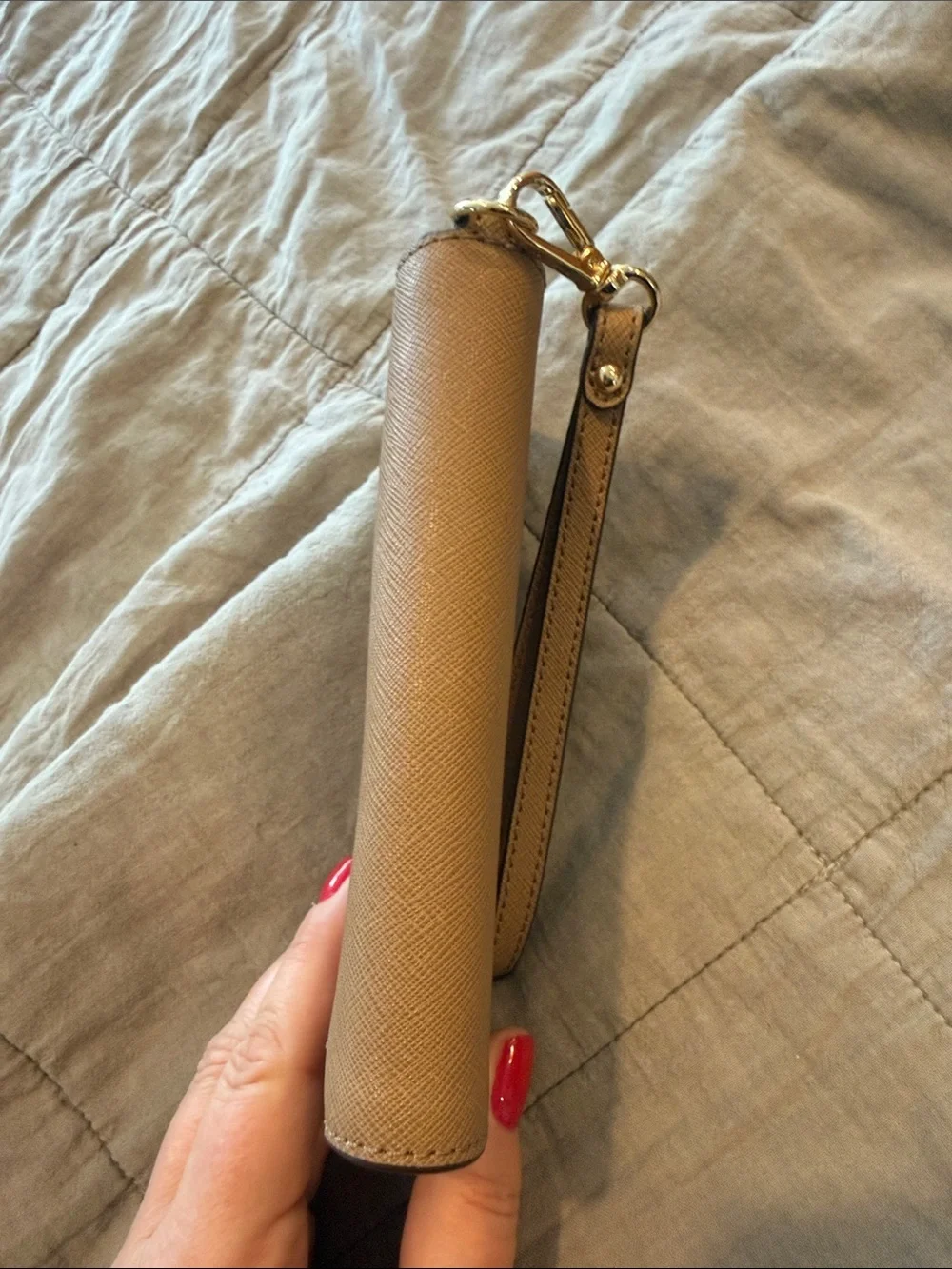 Michael Kors Beige/Tan Saffiano Leather Wristlet Gold Logo Animal Print Interior